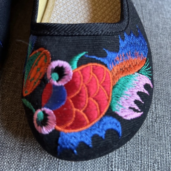 Otiental Style Embroidered Women’s Size 39 (US 8) Shoes NEW! 👀 - Picture 2 of 7